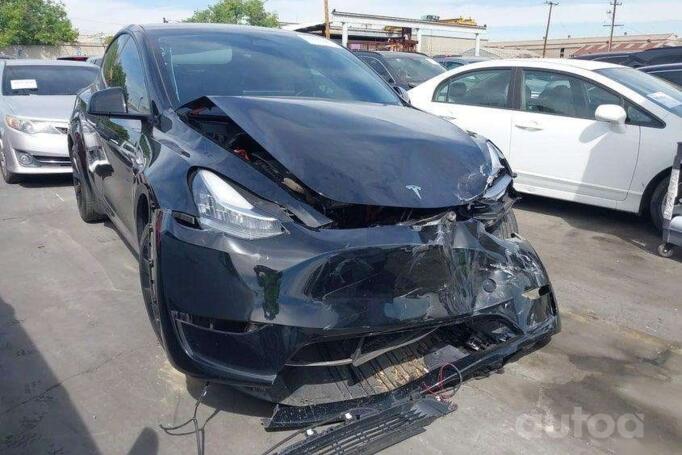 Tesla Model Y 1 generation Crossover