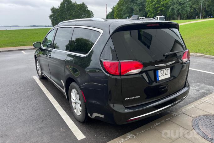 Chrysler Pacifica 2 generation Minivan