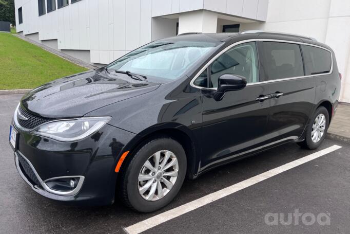 Chrysler Pacifica 2 generation Minivan