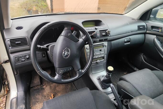 Toyota Avensis 2 generation Sedan