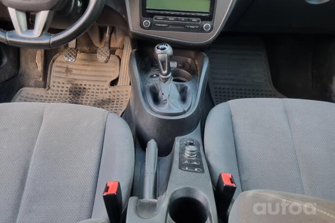 SEAT Leon 2 generation [restyling] Hatchback 5-doors
