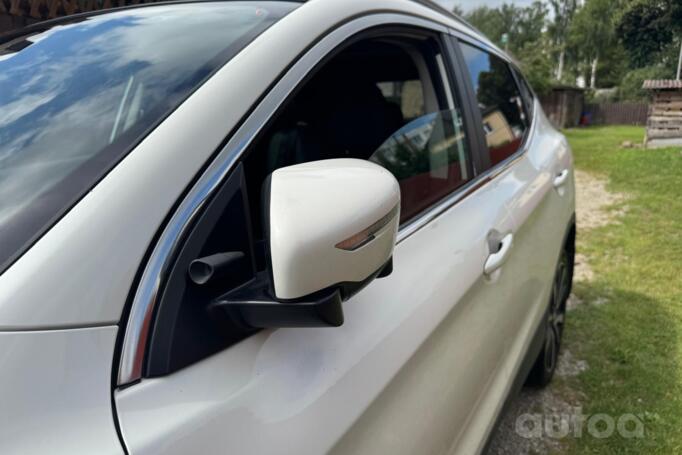 Nissan Qashqai 2 generation Crossover