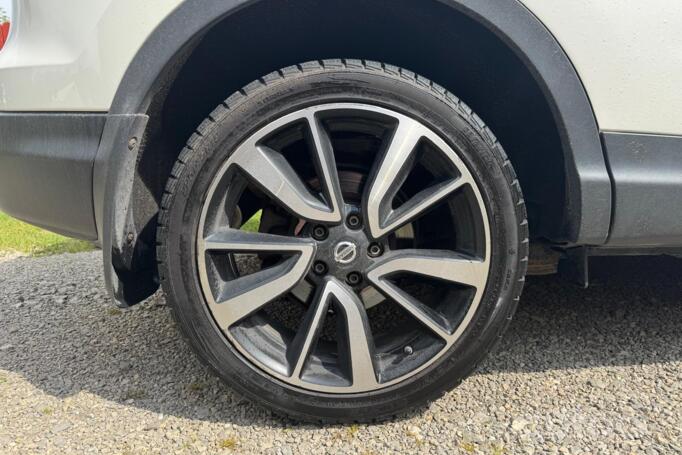 Nissan Qashqai 2 generation Crossover