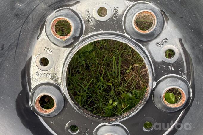 Nezinia, oțel ștanțat