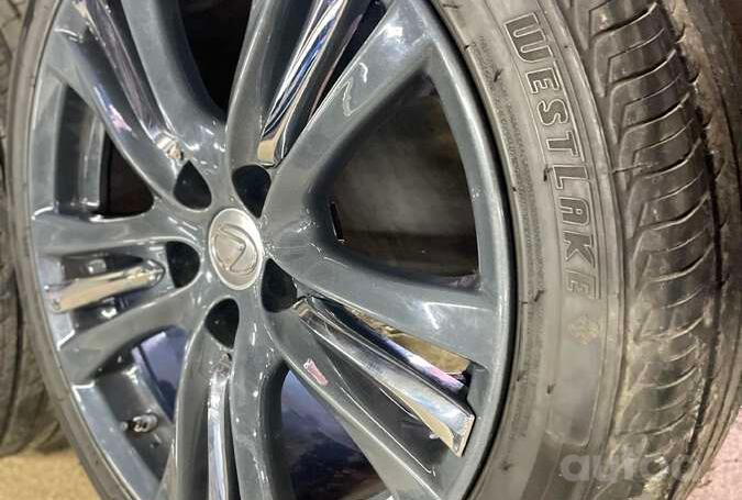 Lexus, light alloy