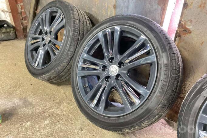 Lexus, light alloy
