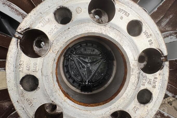 Mercedes nenz, aliaj ușor