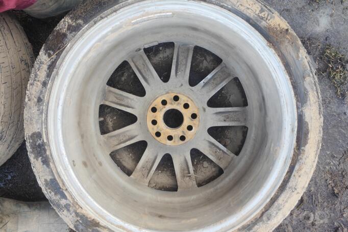 Made in Italy NOT ORIGINAL EQUIPMENT”, aliaj ușor