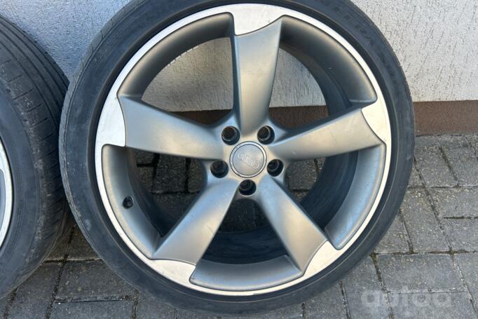 Audi R19, Легкого сплава