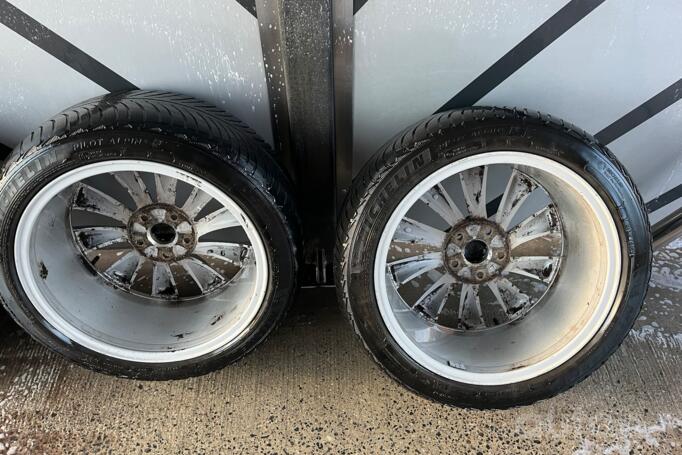 Mallory Turbine, aliaj ușor