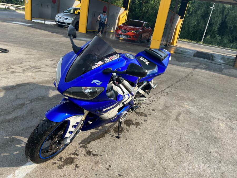 Yamaha R1