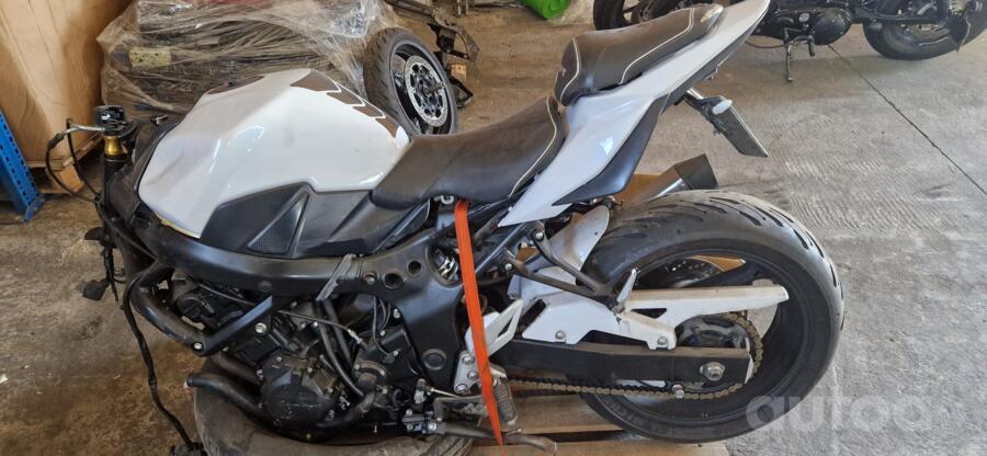 Suzuki GSR