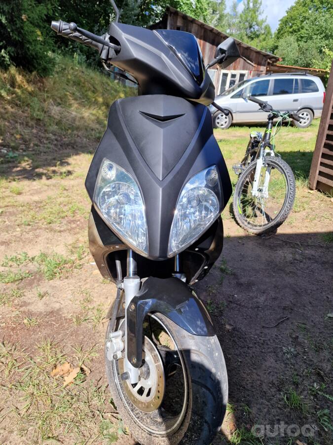 Junak M10