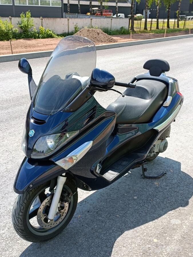 Piaggio X9