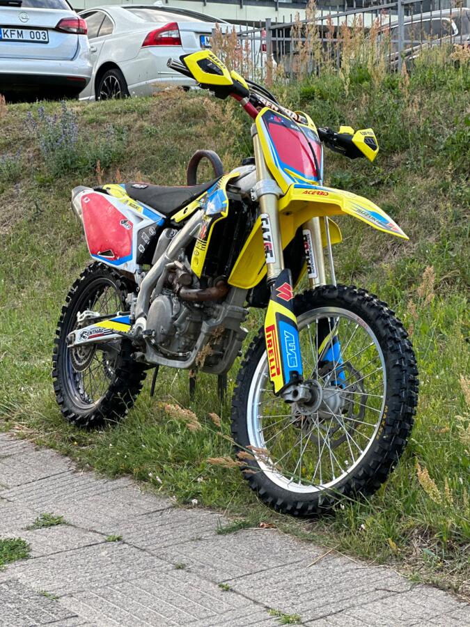 Suzuki RM