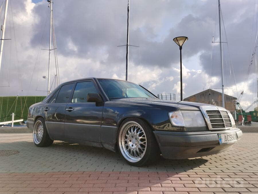 Mercedes-Benz W124 1 generation