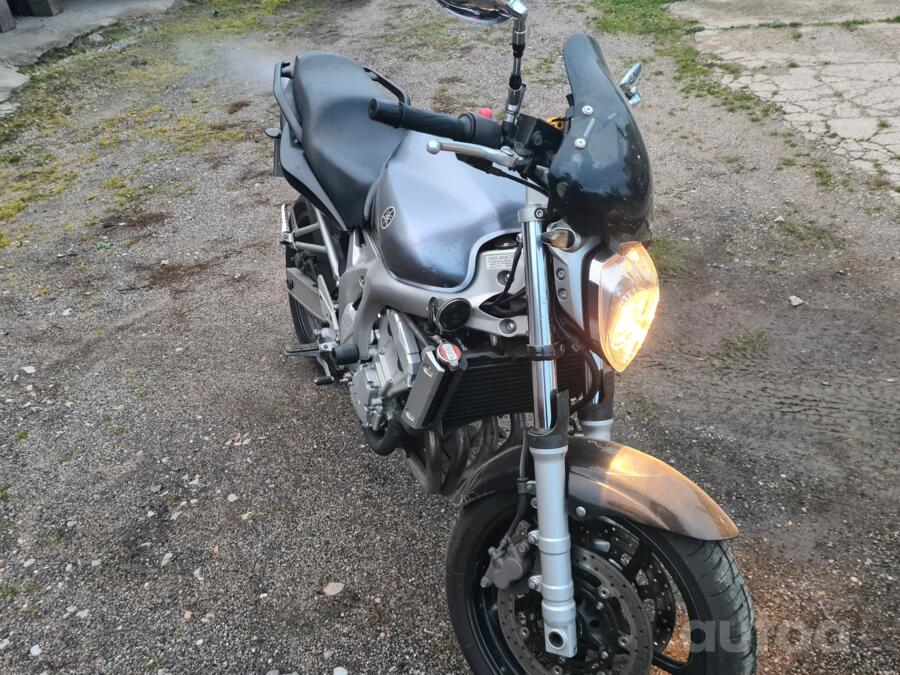 Yamaha FZS 600 Fazer