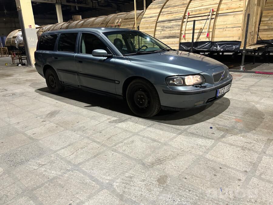 Volvo V70 2 generation wagon