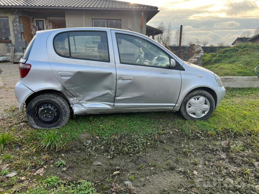 Toyota Yaris 1 generation