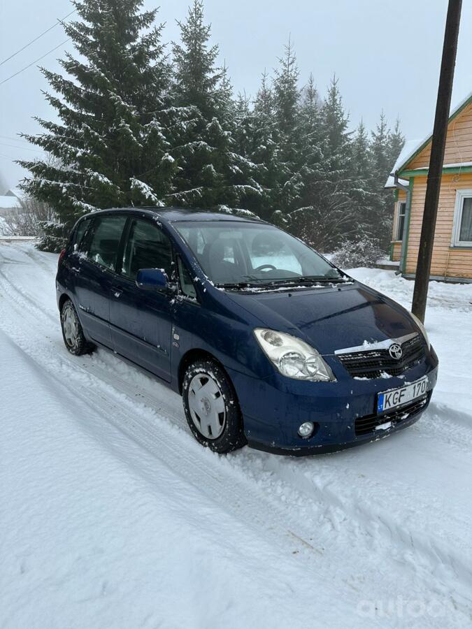Toyota Corolla Verso 1 generation Minivan