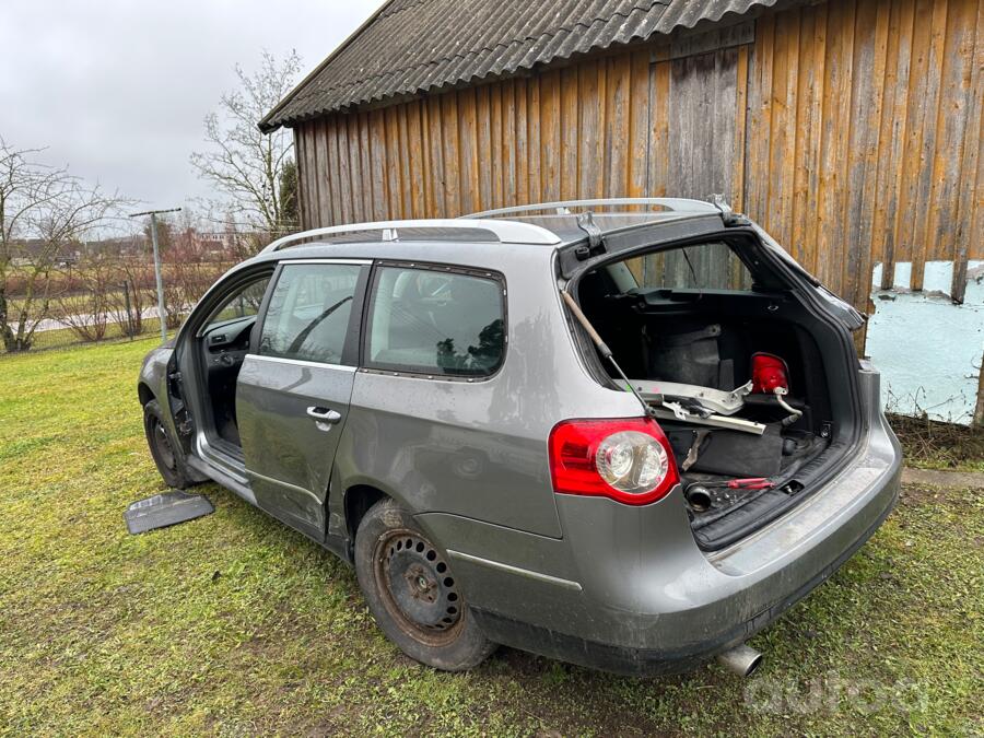 Volkswagen Passat B6 wagon 5-doors