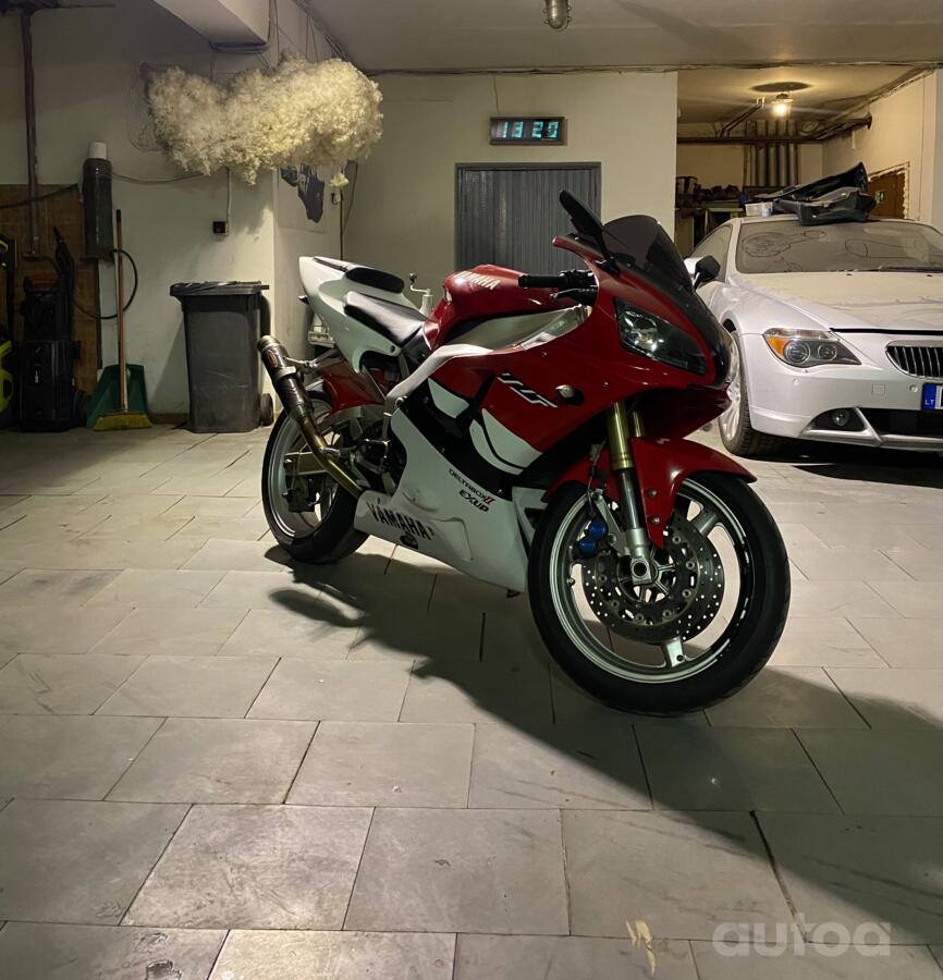 Yamaha R1