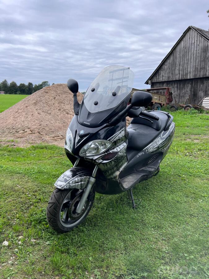 Piaggio X9