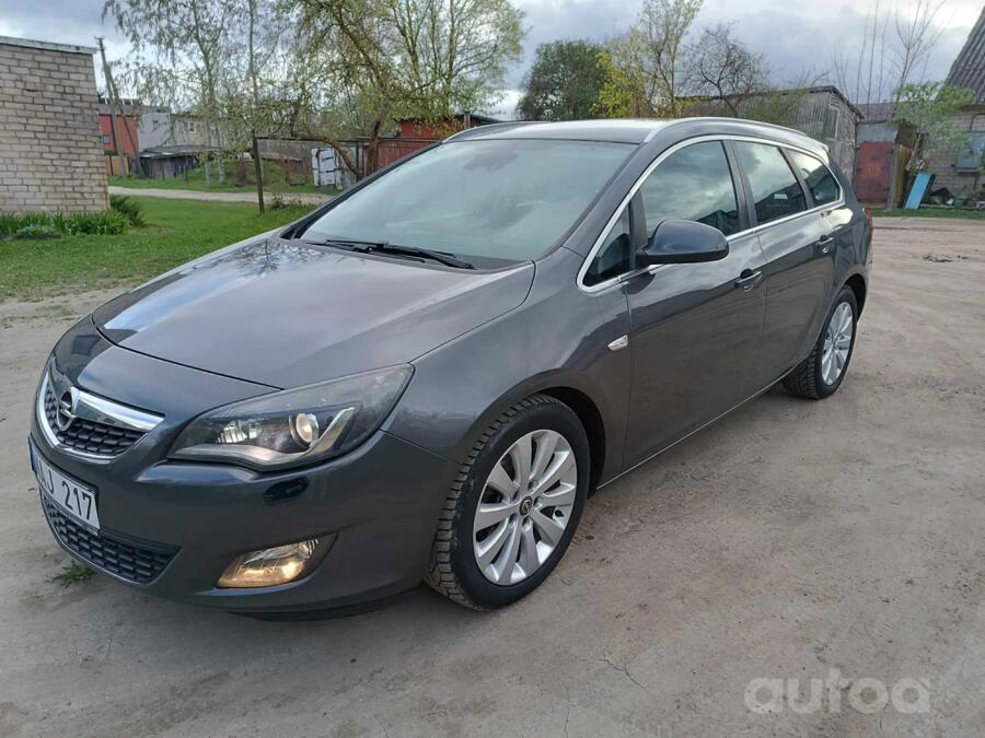 Opel Astra J Sports Tourer wagon