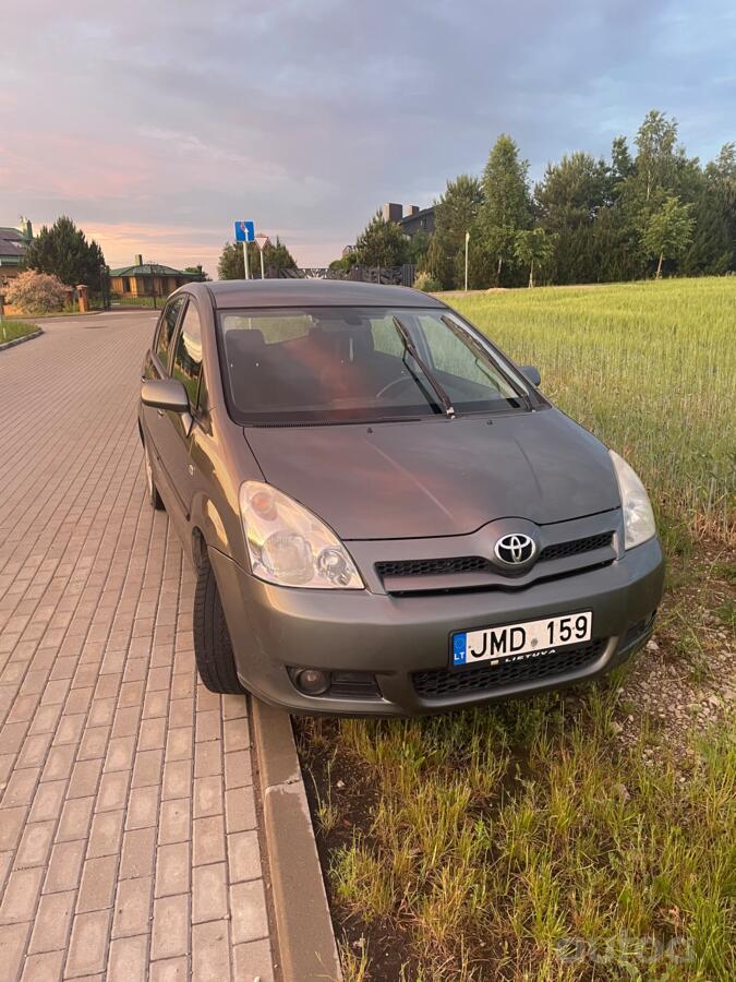 Toyota Corolla Verso 1 generation Minivan