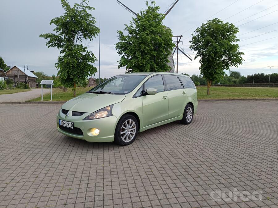 Mitsubishi Grandis 1 generation Minivan