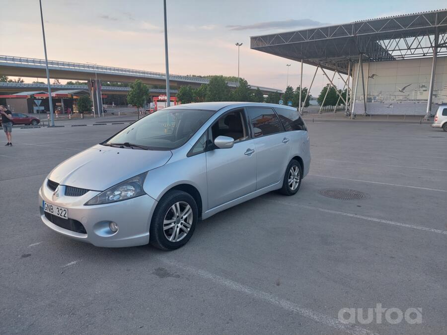 Mitsubishi Grandis 1 generation Minivan