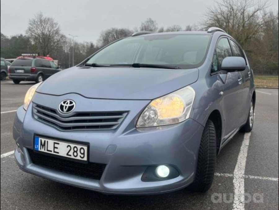 Toyota Verso 1 generation Minivan