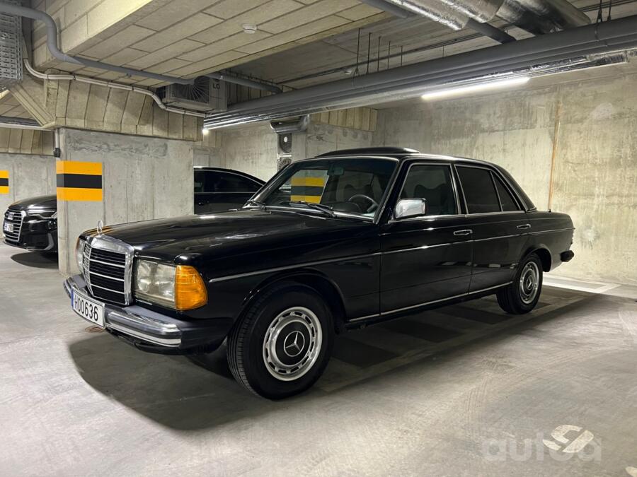 Mercedes-Benz W123 1 generation