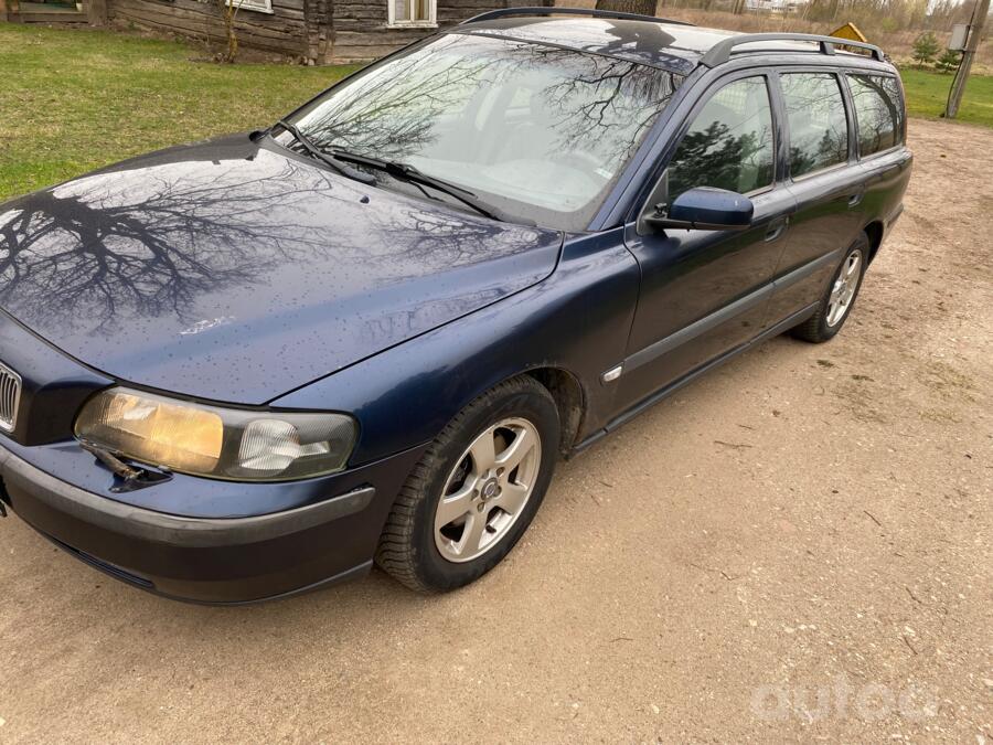 Volvo V70 2 generation wagon