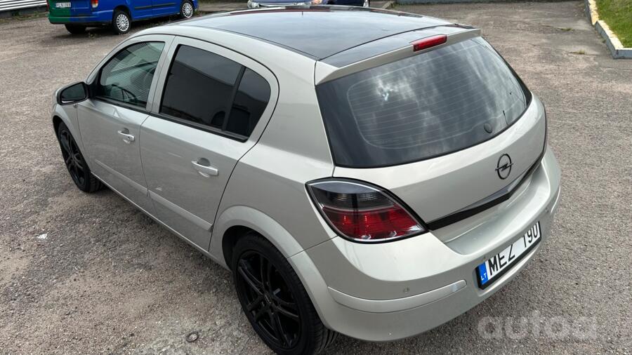 Opel Astra H Hatchback