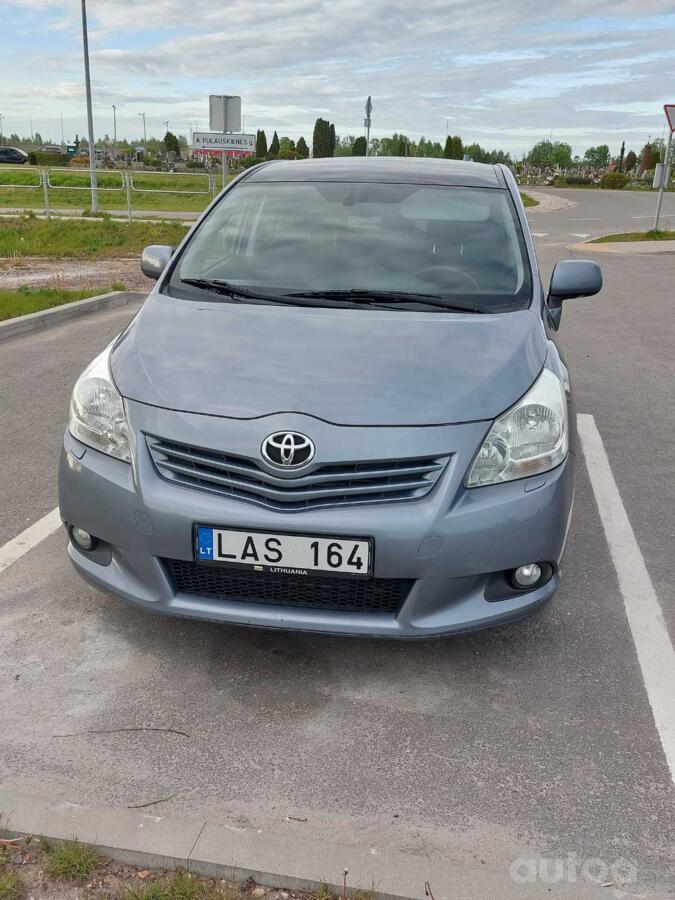 Toyota Verso 1 generation Minivan