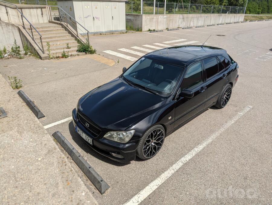 Lexus IS XE10 wagon