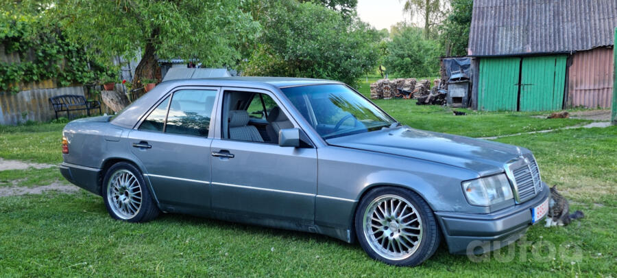 Mercedes-Benz W124 1 generation