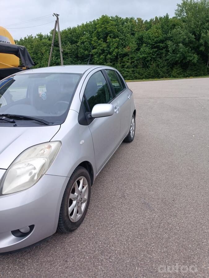 Toyota Yaris 2 generation