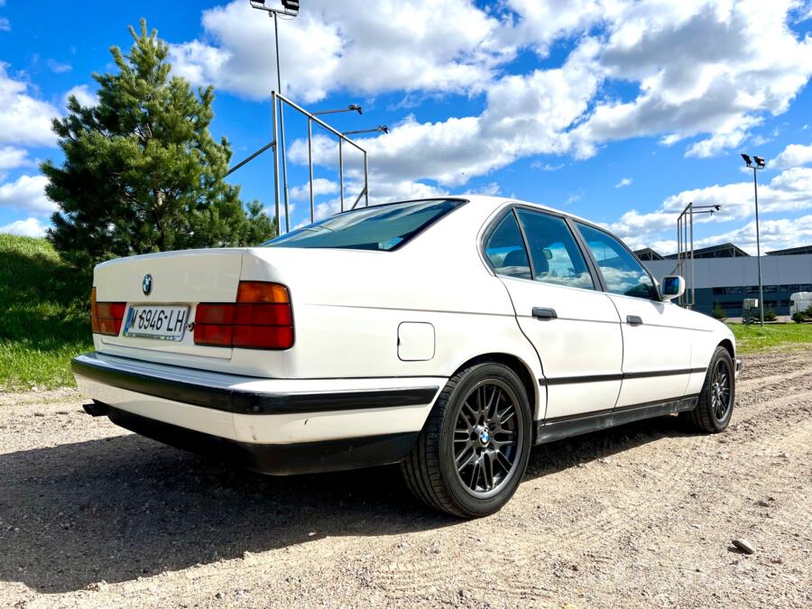 BMW 5 Series E34 Sedan