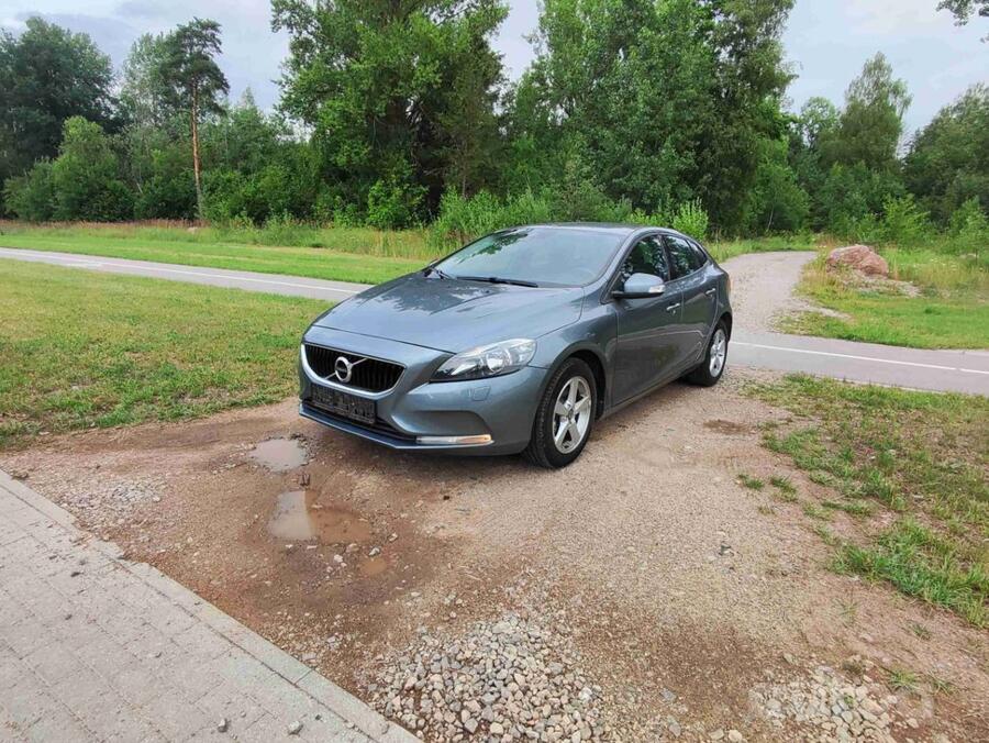 Volvo V40 2 generation Hatchback 5-doors