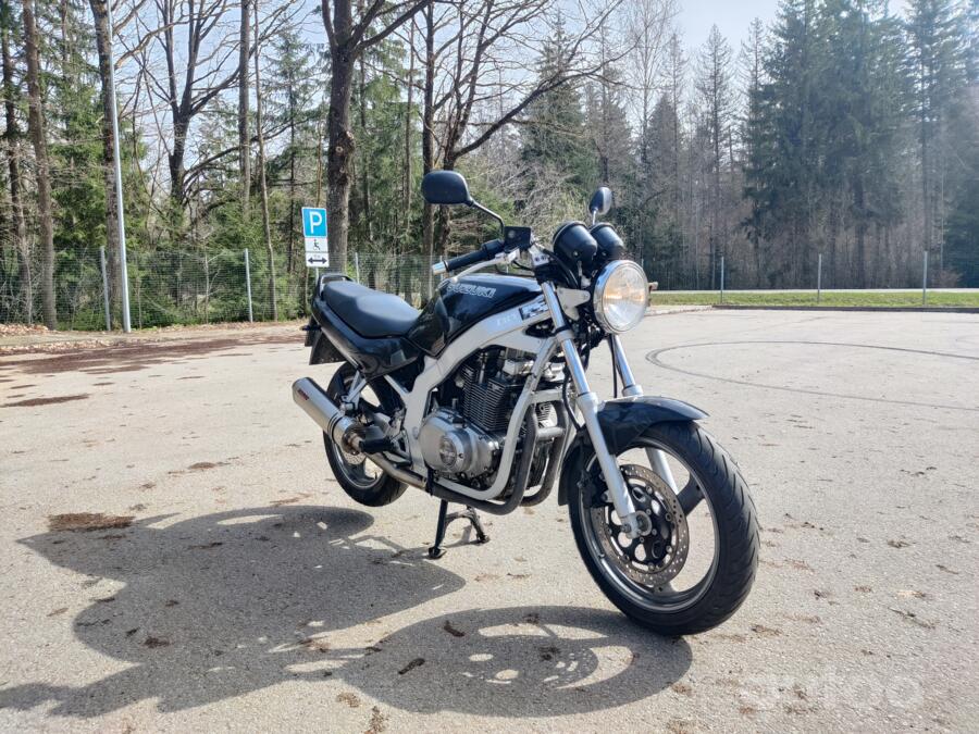 Suzuki GS