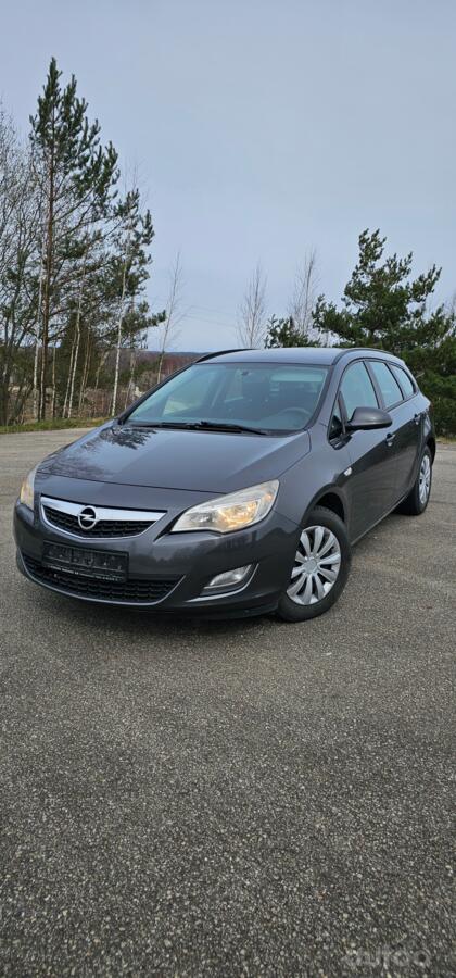 Opel Astra J Sports Tourer wagon