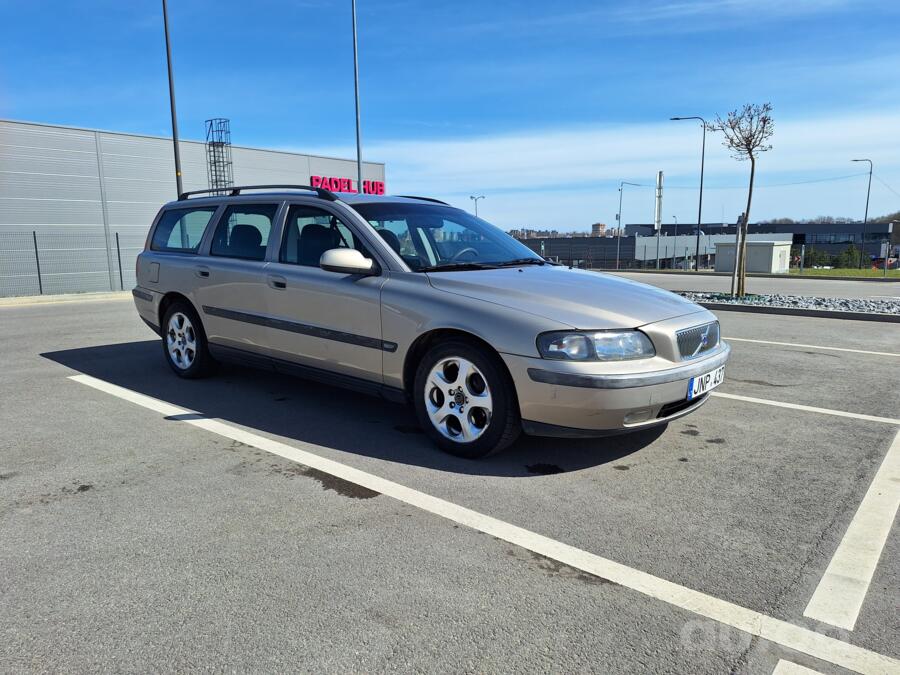 Volvo V70 2 generation wagon