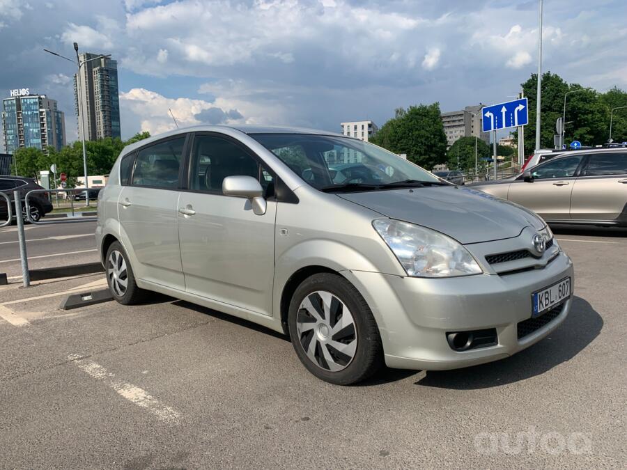 Toyota Corolla Verso 1 generation Minivan