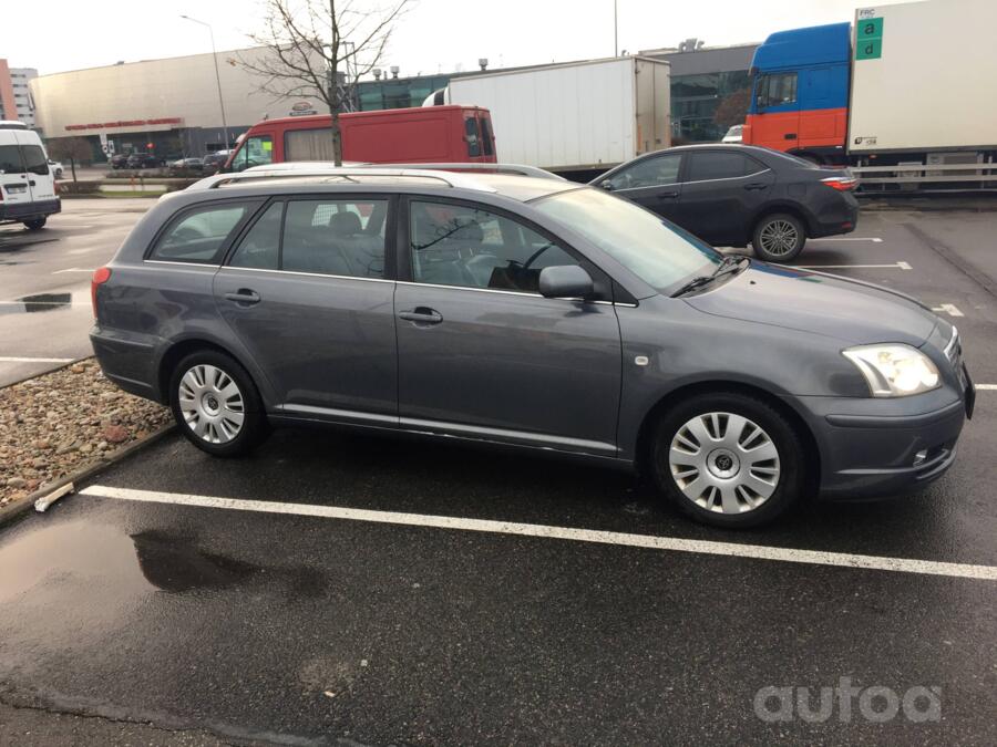 Toyota Avensis 2 generation wagon