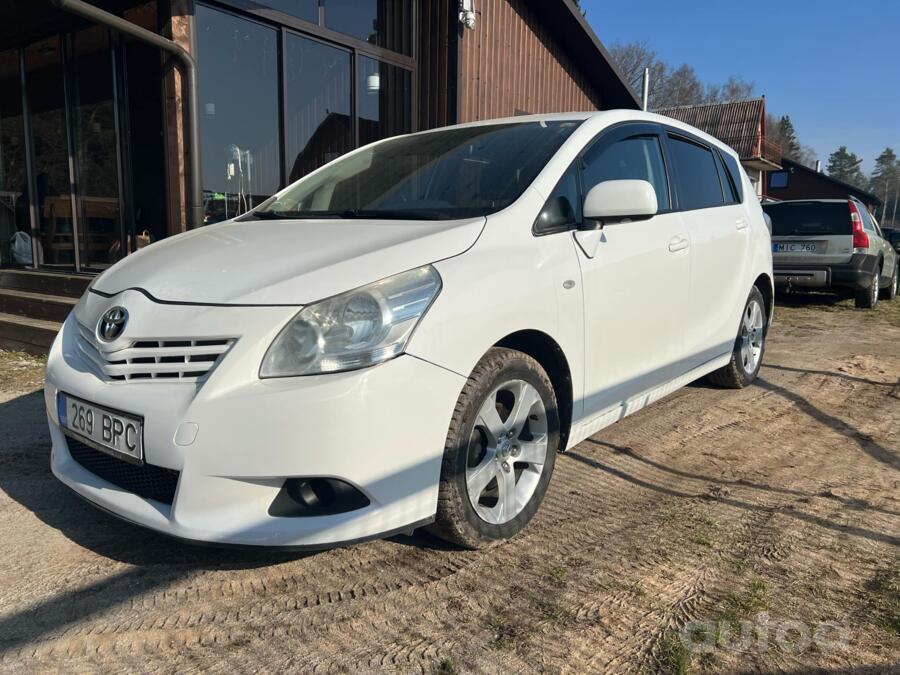 Toyota Verso 1 generation Minivan