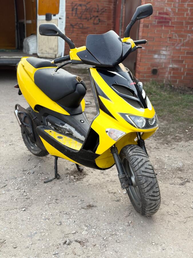 Aprilia SR