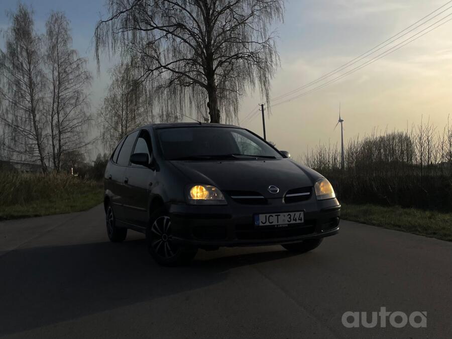 Nissan Almera Tino V10 Minivan