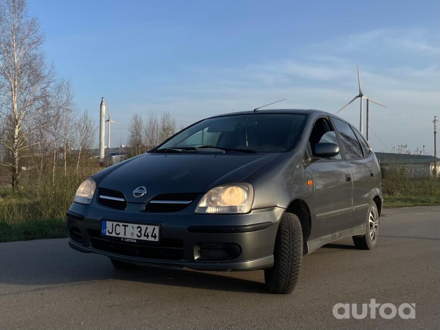 Nissan Almera Tino V10 Minivan